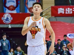 媒體人：周鵬關鍵時刻提供球隊急需的經驗 這就是老將的價值