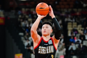 賀希寧：我必須要出手 去承擔(dān)那個責(zé)任 容子峰是我們最好的1號位