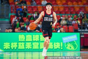 遠(yuǎn)投有譜還能串聯(lián)！容子峰7中4&3記三分拿下13分7助攻