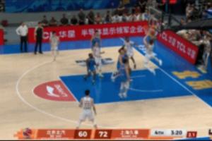 過(guò)于離譜了！王哲林一個(gè)完全沒(méi)人管的簡(jiǎn)單空接 竟然被籃筐帽了...