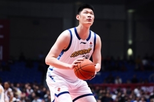 還不夠！胡金秋全場14投6中 得到15分8板1助1斷1帽&正負值-7