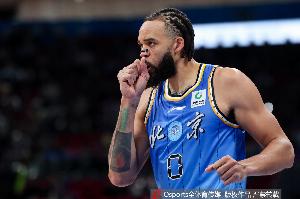 媒體人：讓麥基打5場季后賽也打不到巴吉一場的數(shù)據(jù) 他沒這個能力