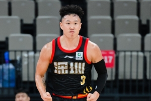關(guān)鍵時(shí)刻連拿5分！賀希寧15中4拿到11分4板3助1斷1帽