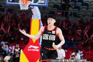 媒體人：容子峰是今天深圳獲勝功臣之一 末節(jié)投射提供極大幫助