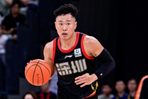 沒能站出來！賀希寧14中5僅拿12分2板3助1斷 4次犯規(guī)