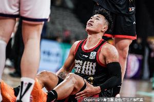 媒體人：深圳連續(xù)兩場(chǎng)只有八人出戰(zhàn) 拼到彈盡糧絕 雖敗猶榮