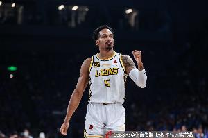 打上海有一套？小巴里·布朗近兩個賽季對陣上海三場場均轟41.6分