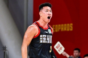 媒體人：賀希寧的表現(xiàn)確實(shí)不足以帶隊(duì)贏球 相信他會(huì)繼續(xù)努力前進(jìn)