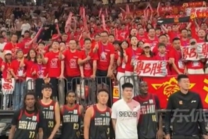 從沒有放棄過心中的理想！深圳主場球迷賽后齊聲唱響《海闊天空》