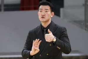 王博：深圳人員不齊整 依然非常拼 他們對(duì)勝利的渴望非常強(qiáng)