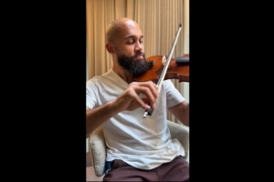 優(yōu)雅！姆伯莫社媒曬拉小提琴視頻，配樂是歐冠主題曲