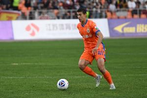 足球報：依木蘭出場后泰山中場梳理更清晰，他和陳澤仕也非常默契