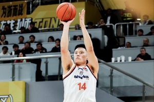 雙李飛刀！李弘權(quán)&李添榮合計6記三分球貢獻28分