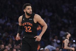 兩雙到手！唐斯半場(chǎng)6中4拿到10分10板2斷1帽 三分2中2