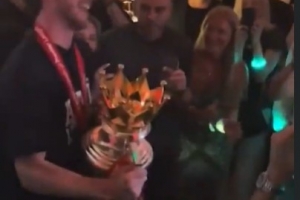 太陽報：阿森納球員夜店慶祝奪冠偶遇熱刺球員，雙方狂歡至清晨