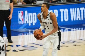 平森：夢之隊(duì)紀(jì)錄片魔鳥說當(dāng)時是喬丹的時代 而現(xiàn)在是文班的時代
