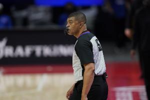 美媒：托尼·兄弟和福斯特每年都會找到新方法讓季后賽有利于NBA