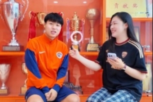 金永浩：留洋西班牙學(xué)會(huì)更聰明地踢球，極短時(shí)間內(nèi)逼著你做決策