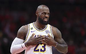 Windhorst：我被告知詹姆斯在等湖人主動(dòng)報(bào)價(jià) 他不會(huì)找湖人要合同