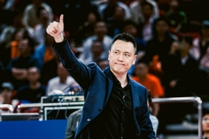 記者：今年上海隊(duì)的面貌完全不同了 對(duì)廣廈的兩場(chǎng)勝利太硬太硬了