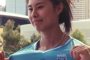 加盟WNBL！王思雨曬簽約照：夢想沒有邊界 新篇章 開始乘風(fēng)破浪