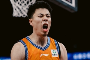攻防都充滿活力！張鎮(zhèn)麟首節(jié)出戰(zhàn)8分鐘 6中4貢獻10分2板1斷1帽