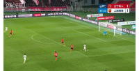 進(jìn)球無(wú)效！李新翔接傳中搶點(diǎn)破門(mén)，邊裁舉旗示意越位在先
