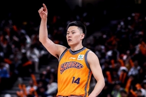 搶爆了！李弘權(quán)8中5砍下14分14板2助2斷 制霸籃板球