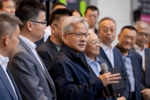 黃仁勛談年輕人失業(yè)：你不會(huì)被AI取代 但會(huì)被通使用AI的人替換