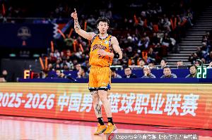狀態(tài)依舊很好！張鎮(zhèn)麟打滿首節(jié)5中4貢獻(xiàn)11分4板 三分2中1