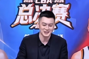 楊鳴調(diào)侃盧偉：藏不住了&“24年的等待”都出來了 上海確有冠軍相