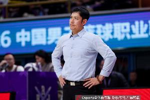 本賽季未能打進(jìn)季后賽！媒體人：北控男籃主教練張慶鵬離任