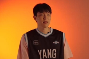 楊瀚森銳評菜鳥賽季：吃飯的必須夯 選秀大會也夯 4罰不中拉完了