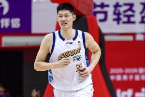 記者：上海3-0領(lǐng)先有些放松也正常 但大秋帶傷打出這表現(xiàn)值得尊重