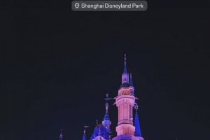 克雷桑社媒曬上海迪士尼游玩照，昨日女友曬照一起在成都游玩