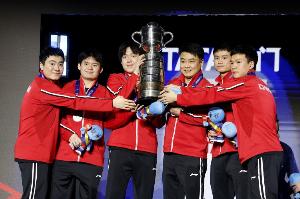 王皓在世乒賽總結(jié)會上宣布，王楚欽成為男隊(duì)隊(duì)長，梁靖崑為副隊(duì)長